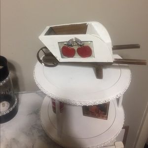 Wheelbarrow tier tray item